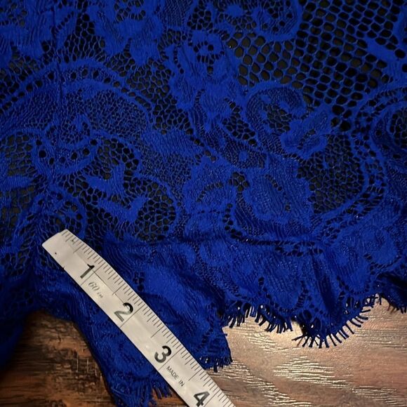 Bebe Blue Floral Lace Romper Contemporary Feminine Festival Event Concert - Picture 10 of 13